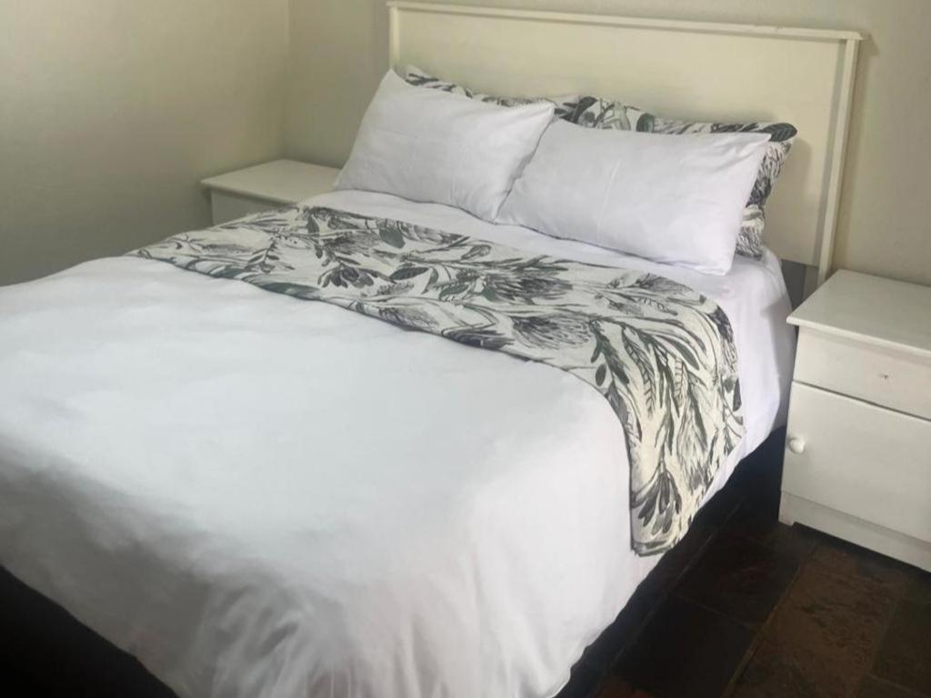 Karee Guesthouse Thabazimbi Δωμάτιο φωτογραφία
